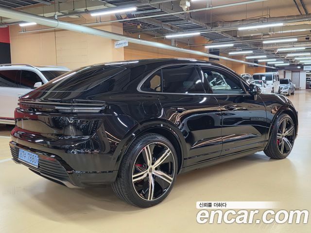Porsche Macan Turbo — пробег 326 км — фото 3 из 5