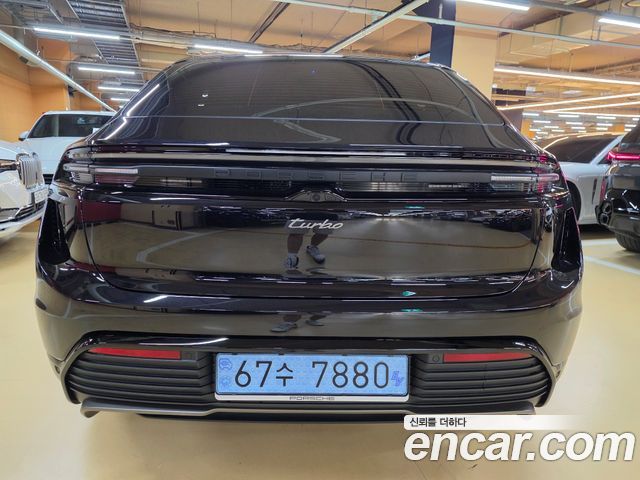 Porsche Macan Turbo — пробег 326 км — фото 4 из 5