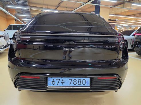 Porsche Macan Turbo — пробег 326 км — фото 4 из 5