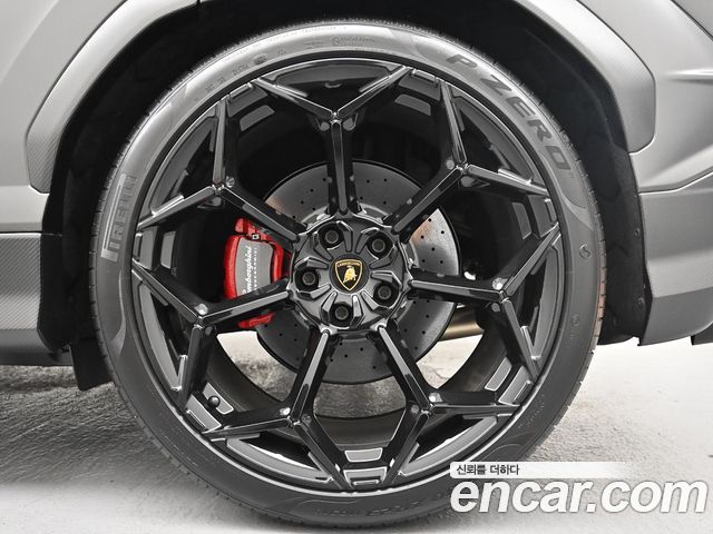 Lamborghini Urus из Кореи Encar