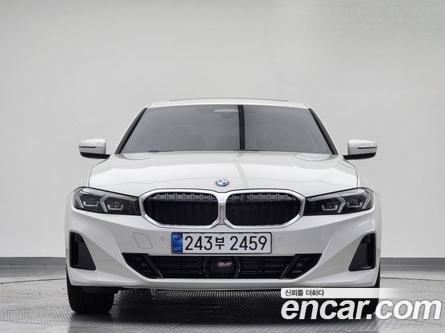 BMW 3-Series 320i — пробег 4 227 км — фото 3 из 5