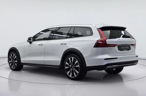 Volvo V60 B5 Ultra AWD — пробег 10 773 км — фото 4 из 5