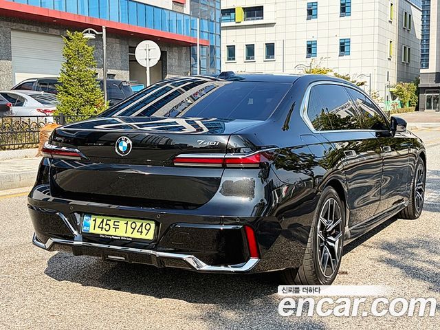 BMW 7-Series 740i xDrive M Sport — пробег 4 991 км — фото 2 из 5