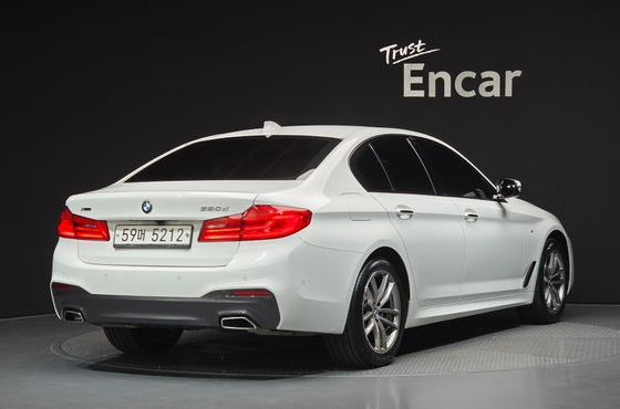 BMW 5-Series 520d xDrive M Sport Package Plus — пробег 121 940 км — фото 2 из 5