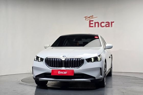 BMW 5-Series 520i — пробег 8 999 км — фото 3 из 5