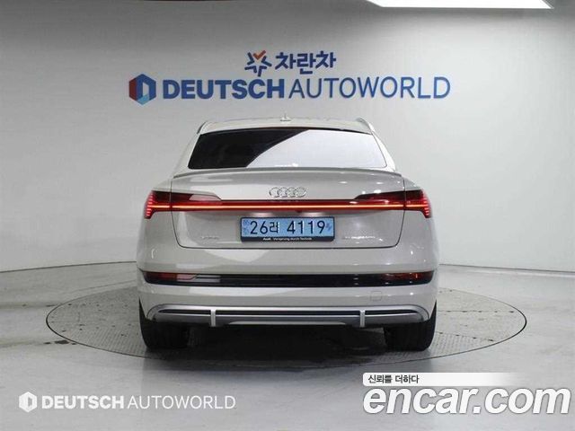 Audi e-tron 55 Quattro Sportback — пробег 48 867 км — фото 4 из 5