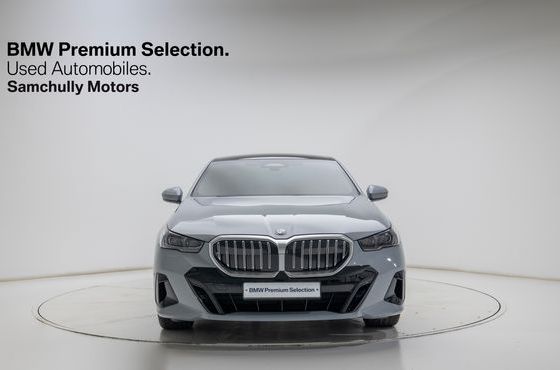 BMW 5-Series 520i M Sport — пробег 8 800 км — фото 3 из 5