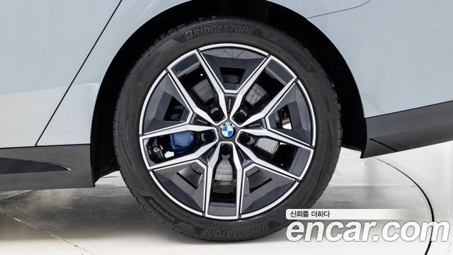 BMW 5-Series 520i M Sport — пробег 8 800 км — фото 5 из 5