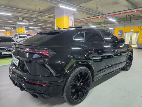 Lamborghini Urus 4.0 V8 — пробег 10 000 км — фото 4 из 5