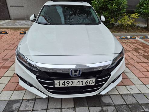 Honda Accord 2.0 Hybrid Touring — пробег 40 000 км — фото 3 из 5