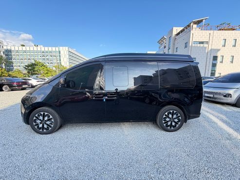 Hyundai Staria 4WD Lounge 9-Seater Limousine — пробег 700 км — фото 3 из 5