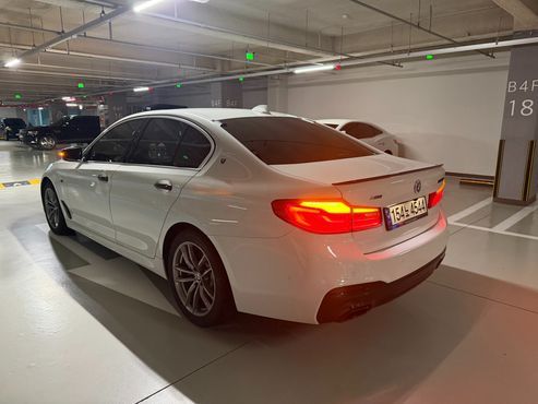 BMW 5-Series 520d M Sport Package Plus — пробег 136 100 км — фото 4 из 5