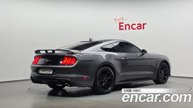Ford Mustang Coupe — пробег 30 971 км — фото 2 из 5