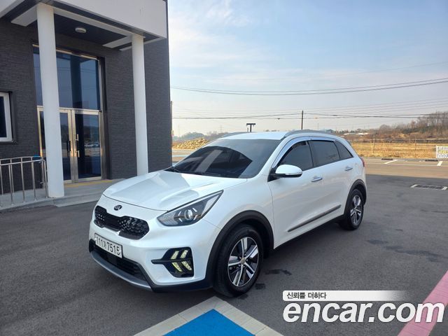Kia Niro 1.6 HEV Prestige — пробег 110 780 км — фото 1 из 5