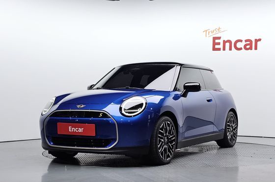 Mini Cooper SE Favoured — пробег 5 895 км — фото 1 из 5