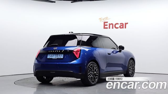 Mini Cooper SE Favoured — пробег 5 895 км — фото 2 из 5