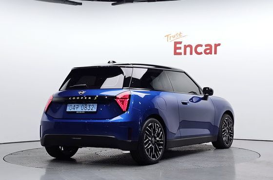 Mini Cooper SE Favoured — пробег 5 895 км — фото 2 из 5
