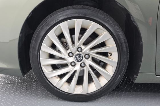 Lexus ES Executive — пробег 84 759 км — фото 5 из 5