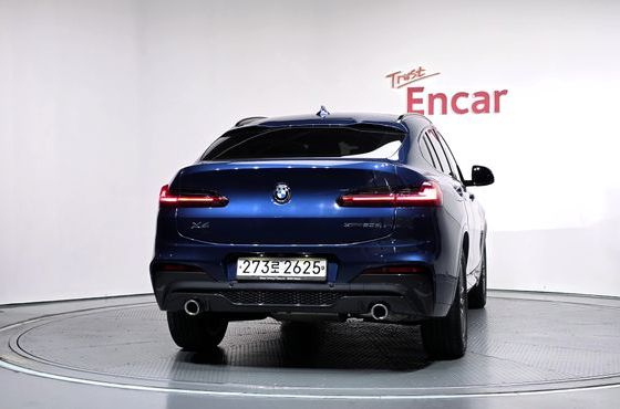 BMW X4 xDrive20d M Sport — пробег 64 828 км — фото 4 из 5