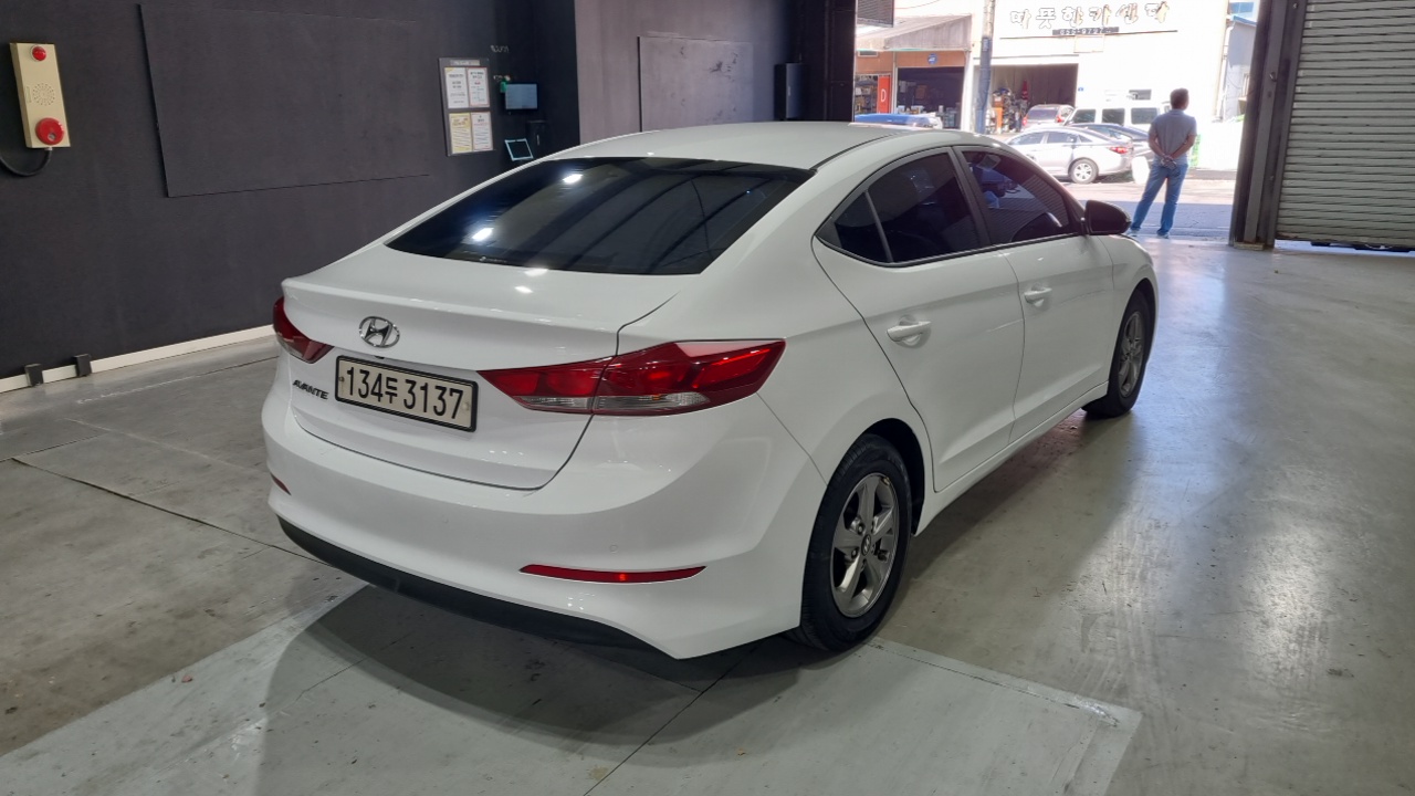 Hyundai AVANTE 1.6 LPI Smart (Rental Car) — пробег 120 000 км — фото 2 из 5