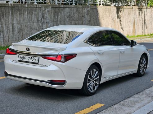 Lexus ES Luxury — пробег 65 372 км — фото 4 из 5