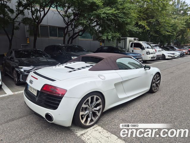 Audi R8 5.2 V10 Spyder — пробег 99 000 км — фото 2 из 5