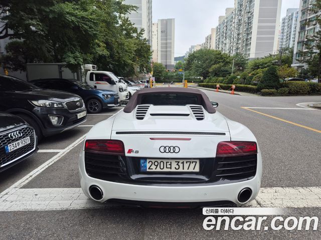 Audi R8 5.2 V10 Spyder — пробег 99 000 км — фото 4 из 5