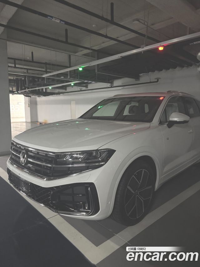 Volkswagen Touareg 3.0 TDI R-Line — пробег 10 км — фото 2 из 5