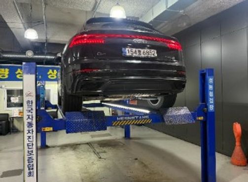 Audi Q8 55 TFSI Quattro Premium — пробег 96 429 км — фото 2 из 2