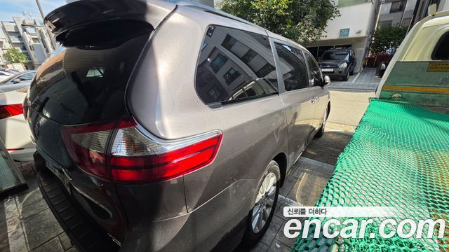 Toyota Sienna 3.5 AWD — пробег 125 000 км — фото 2 из 5