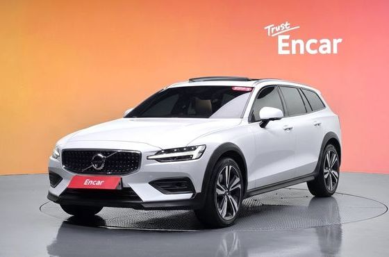 Volvo V60 T5 Pro AWD — пробег 74 341 км — фото 1 из 5