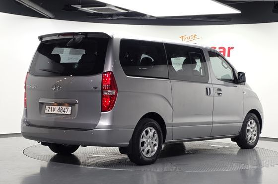 Hyundai Starex 11-Seater Wagon CVX Luxury — пробег 188 375 км — фото 2 из 5