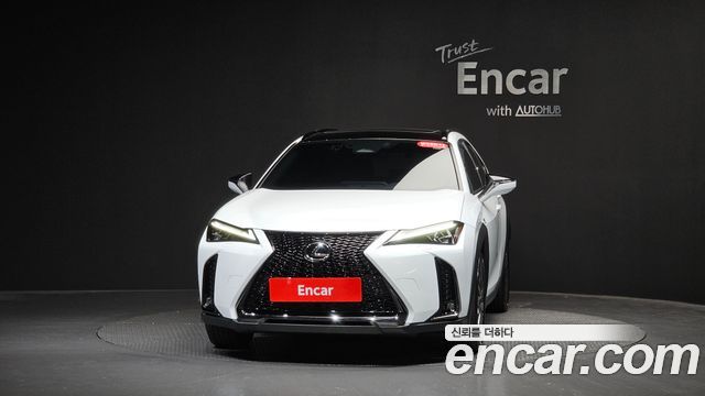 Lexus UX 2.0 F-Sport 2WD — пробег 6 153 км — фото 3 из 5
