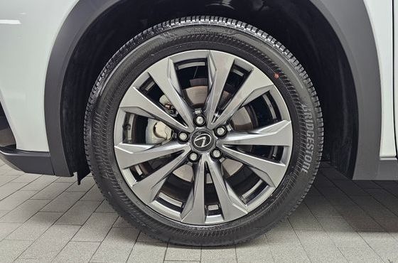 Lexus UX 2.0 F-Sport 2WD — пробег 6 153 км — фото 5 из 5