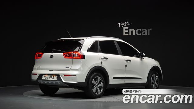 Kia Niro Prestige — пробег 123 526 км — фото 2 из 5