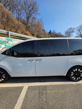 Hyundai Staria 4WD Lounge 7-Seater Inspiration — пробег 10 000 км — фото 3 из 5