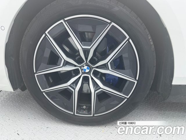 BMW i5 xDrive 40 M Sport — пробег 4 887 км — фото 5 из 5