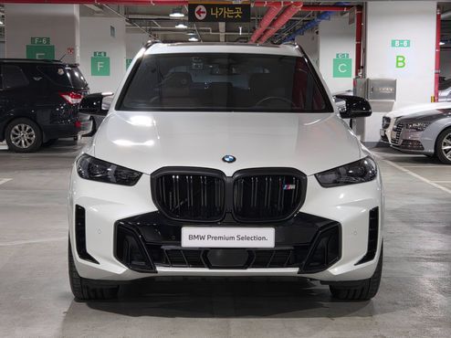 BMW X5 M60i — пробег 4 810 км — фото 2 из 5