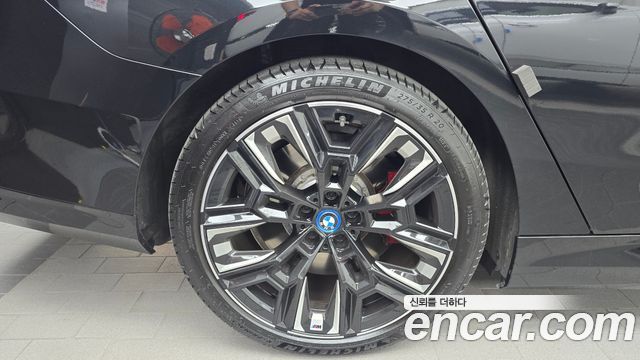 BMW i5 M60 xDrive — пробег 36 743 км — фото 5 из 5
