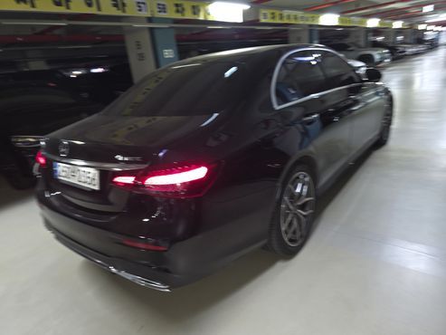 Mercedes-Benz E-Class E220d 4MATIC AMG Line — пробег 69 782 км — фото 4 из 5
