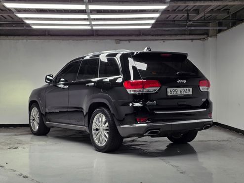 Jeep Cherokee 3.0 Diesel Overland Summit WK2 — пробег 181 000 км — фото 2 из 5