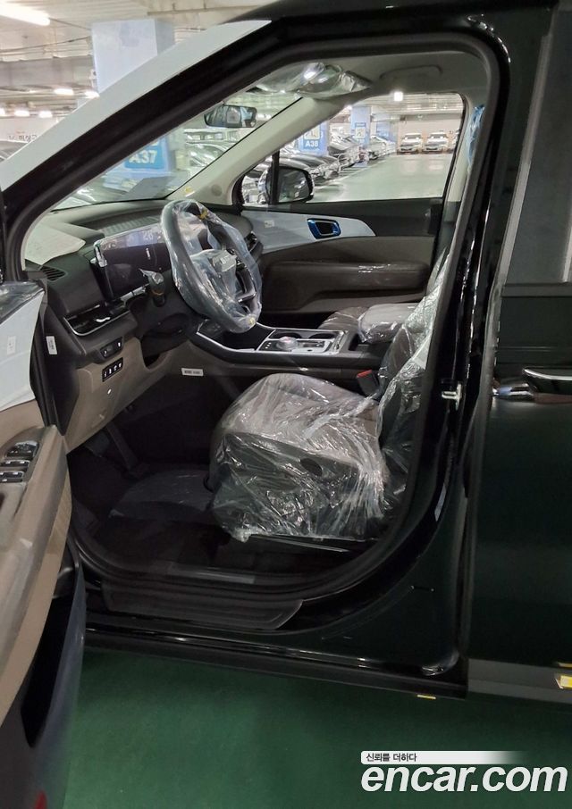 Kia Carnival HEV 9 seater Prestige — пробег 1 км — фото 4 из 5