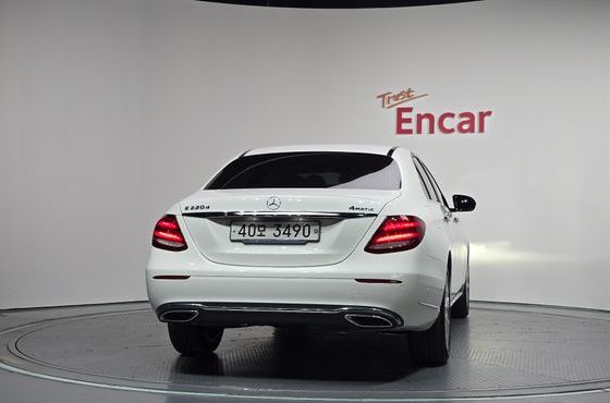 Mercedes-Benz E-Class E220d 4MATIC Exclusive — пробег 35 756 км — фото 4 из 5