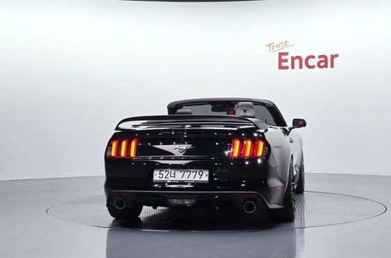 Ford Mustang Convertible — пробег 95 021 км — фото 4 из 5