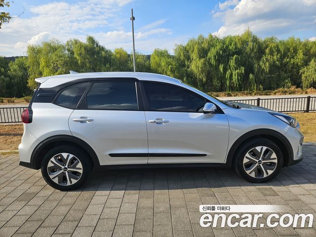 Kia Niro Light (Taxi Trim) — пробег 186 165 км — фото 4 из 5
