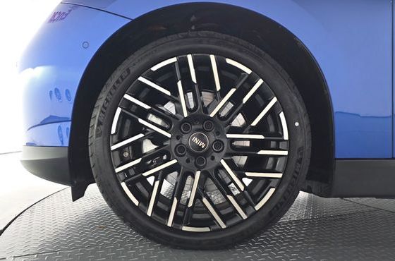 Mini Cooper SE Favoured — пробег 9 857 км — фото 5 из 5