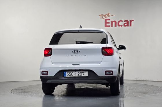 Hyundai Venue 1,6 Premium — пробег 14 939 км — фото 4 из 5