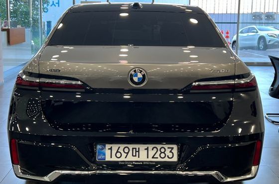 BMW 7-Series 740d xDrive M Sport — пробег 6 670 км — фото 4 из 5
