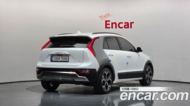 Kia Niro Signature — пробег 12 292 км — фото 2 из 5