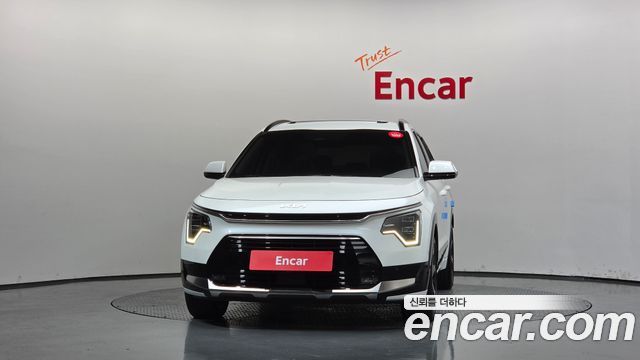 Kia Niro Signature — пробег 12 292 км — фото 3 из 5